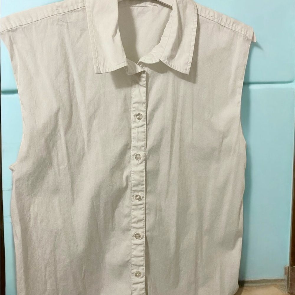 Sleeveless Button-Up Shirt in white